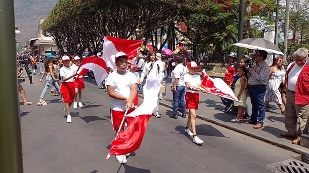 Más de 11 mil alumnos participan en desfile por la Batalla de Puebla en Orizaba (+Video)