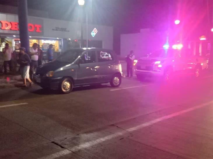 Se registra choque entre auto y camión tortón en Orizaba; hay dos lesionados