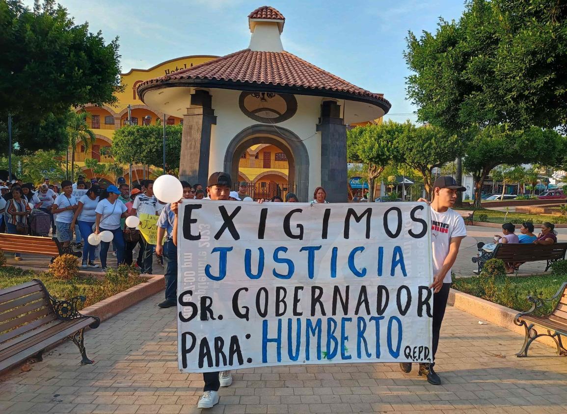 Marchan en Acayucan para exigir justicia por muerte de estudiante de Teba Soconusco | VIDEO