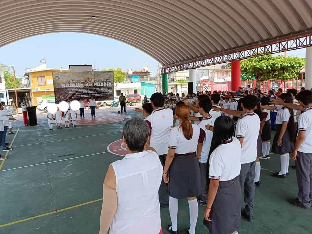 Conmemoran aniversario de la Batalla de Puebla en escuelas Moloacán