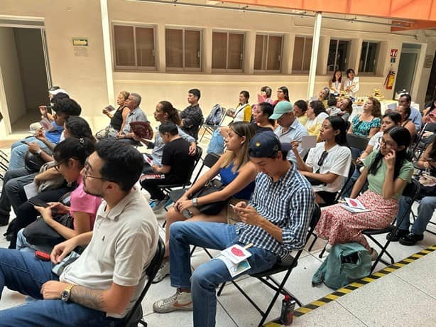 Universitarios de Veracruz, con carga emocional ante incertidumbre de su futuro
