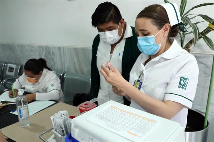 IMSS Bienestar anuncia llegada de 700 médicos a hospitales de Veracruz