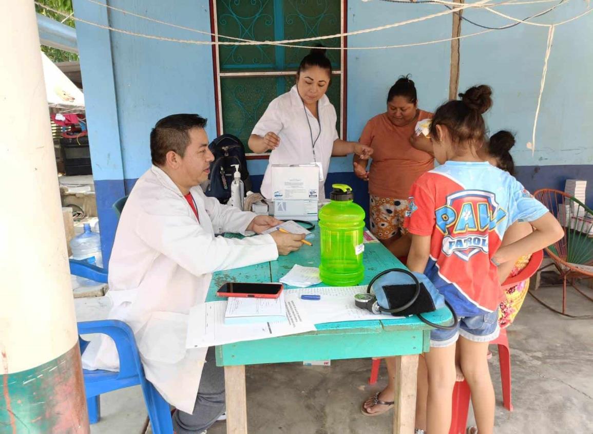 Llevan servicios médicos a ciudadanos de Moloacán