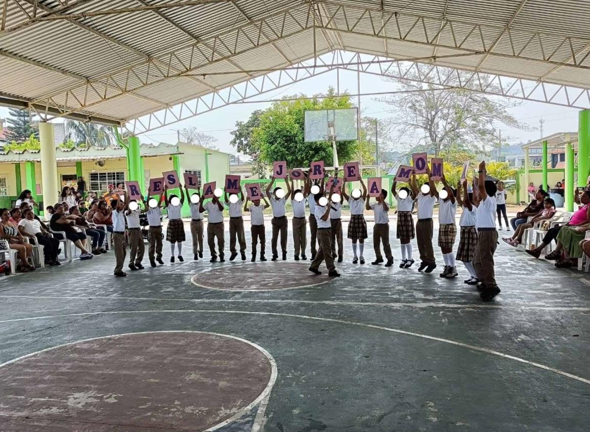 Realizan festival del Día de las Madres en escuelas de Moloacán | VIDEO