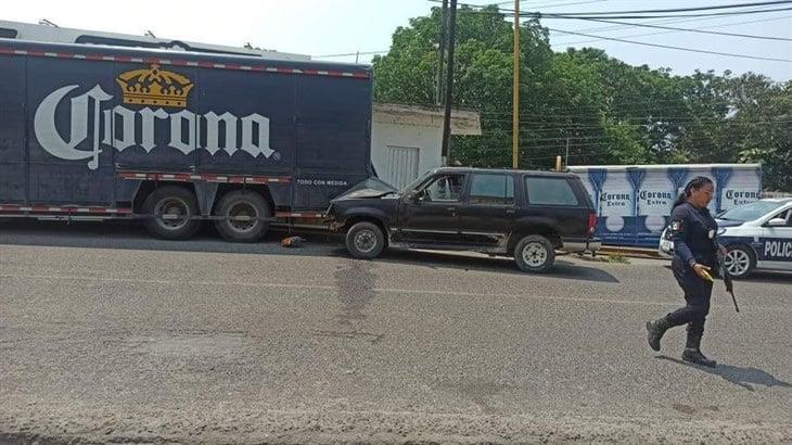 Camioneta choca contra camión de cerveza en San Rafel 