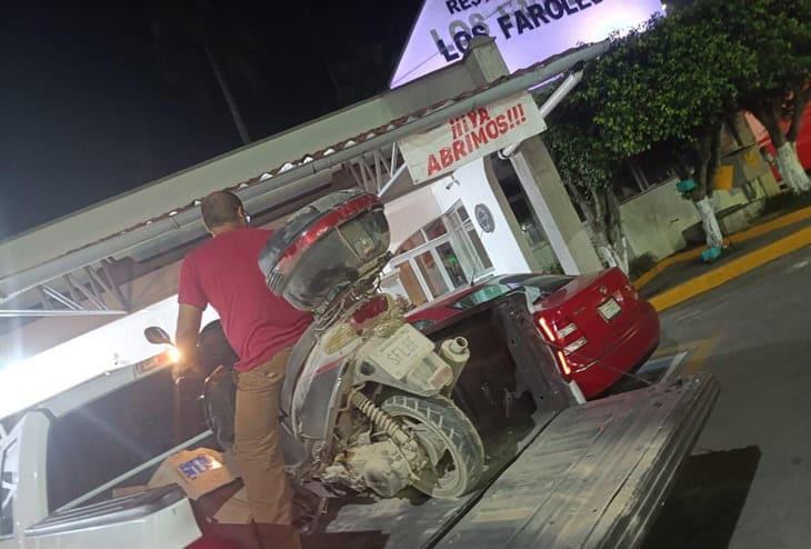 ¡Casi termina en tragedia!; moto estuvo a punto de incendiarse en gasolinera de Fortín