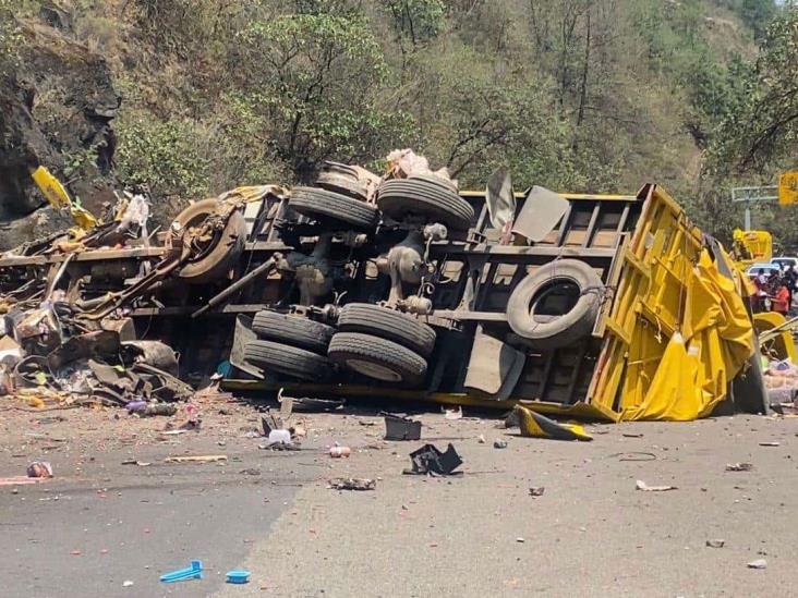 Identifican a trailero fallecido tras accidente en las Cumbres de Maltrata