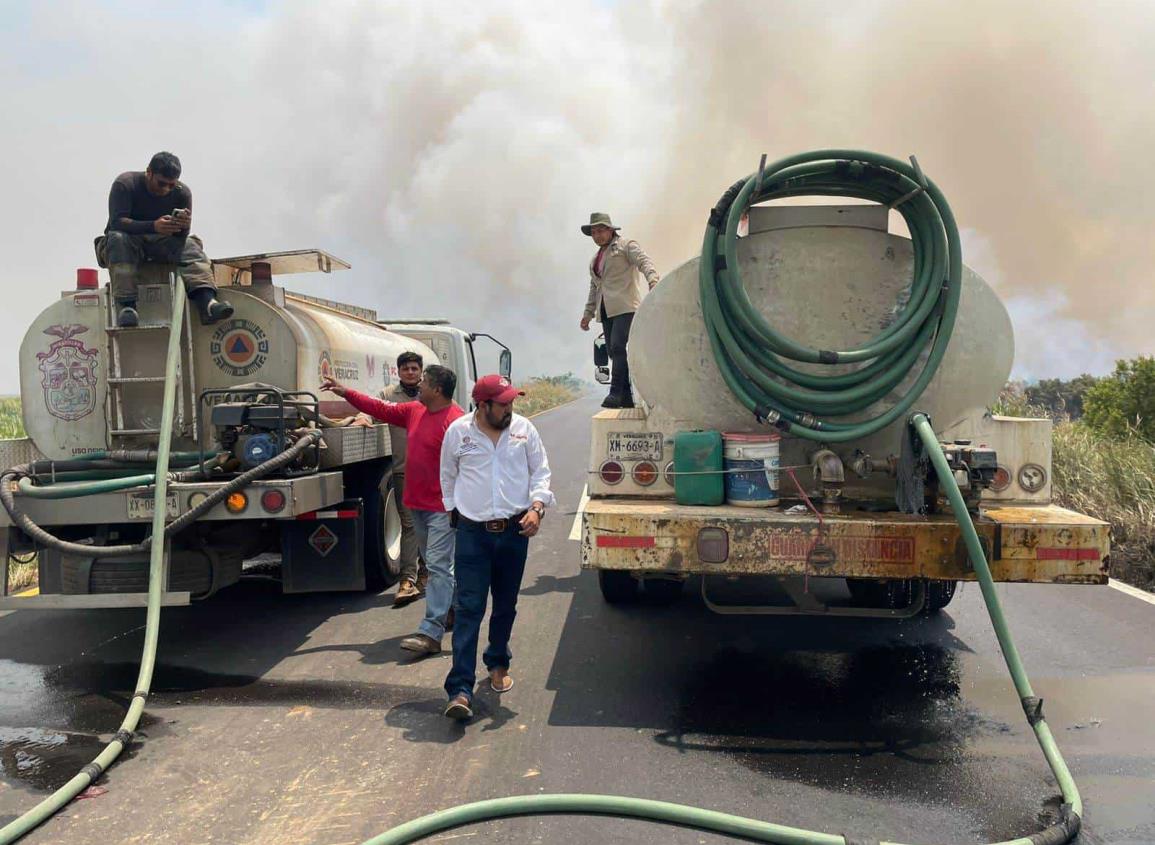 Trabaja Protección Civil y Bomberos de Minatitlán en incendio en Carretera Las Matas