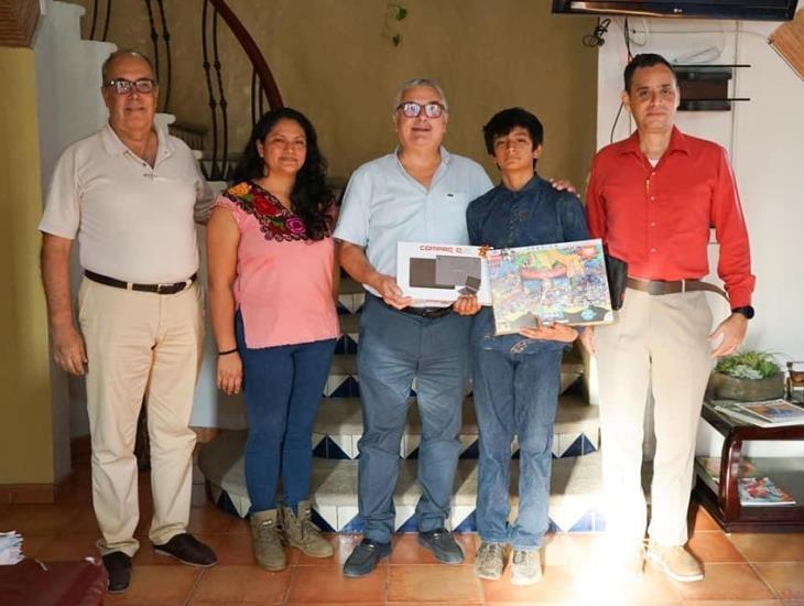 Estudiante de Acayucan gana concurso para ser Notario Público por un Día
