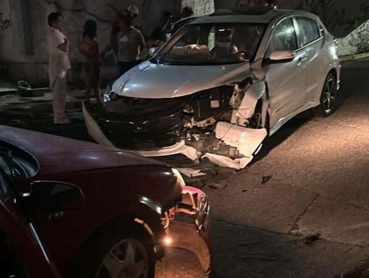 Encontronazo entre dos vehículos en Minatitlán deja heridos