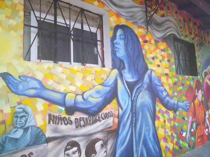 Estudiantes de la UV dedican mural al exilio en América