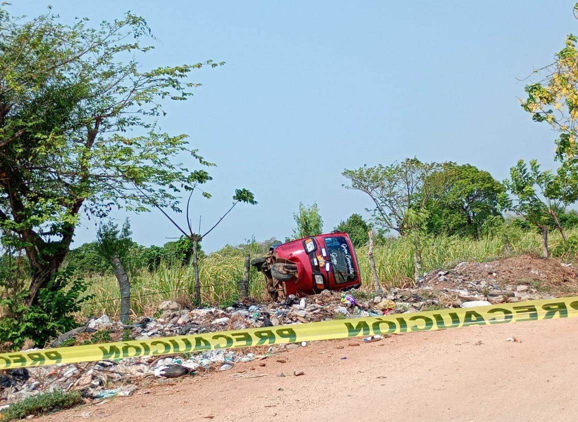 Fallece mototaxista tras volcarse en zona rural de Acayucan