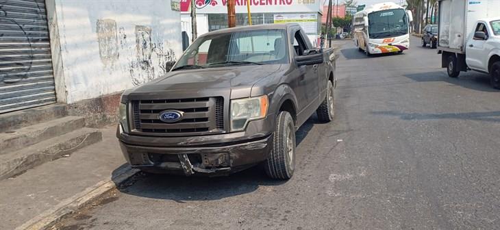 Chocan vehículo y camioneta en Córdoba; ¿qué pasó?
