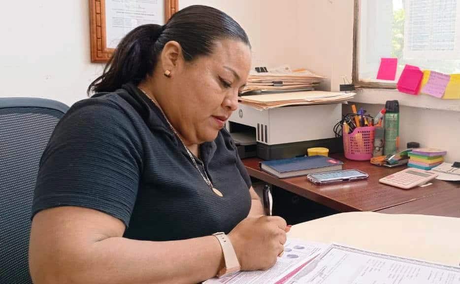 Nueva oficial del Registro Civil de Pajapan detecta personas con actas pero sin registrar en libros | VIDEO