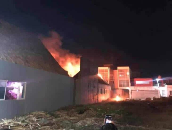 Restaurante El Calamar arde en llamas en Coatzacoalcos ¿hubo lesionados? | VIDEO