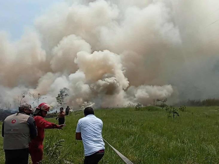 Quema de basura se convierte en incendio de pastizal en Río Blanco