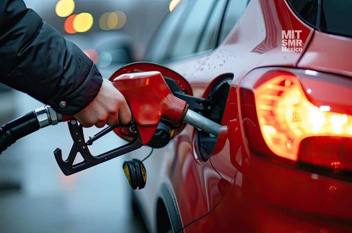 La gasolina te dura menos por la ola de calor, te decimos porqué sucede y cómo evitarlo