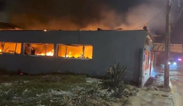 Restaurante El Calamar arde en llamas en Coatzacoalcos ¿hubo lesionados? | VIDEO
