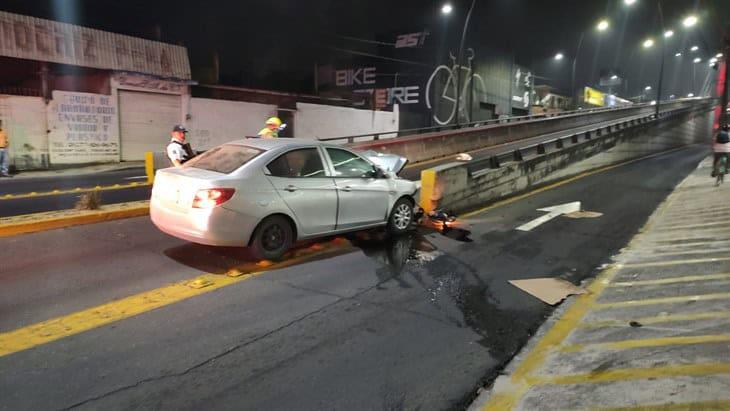 Auto se impacta contra base del Puente Atirantado de Orizaba; ¿qué pasó?
