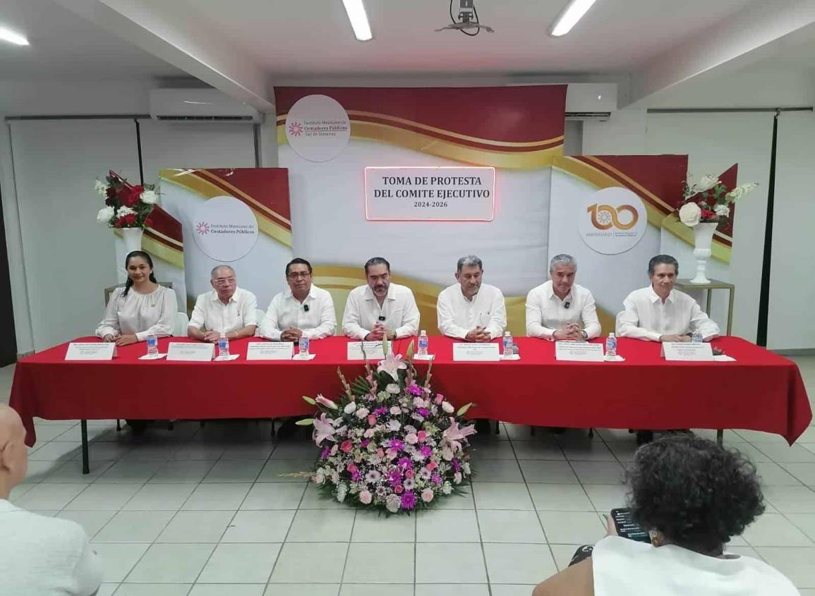 Toma protesta nuevo dirigente del Colegio de Contadores Públicos del sur de Veracruz