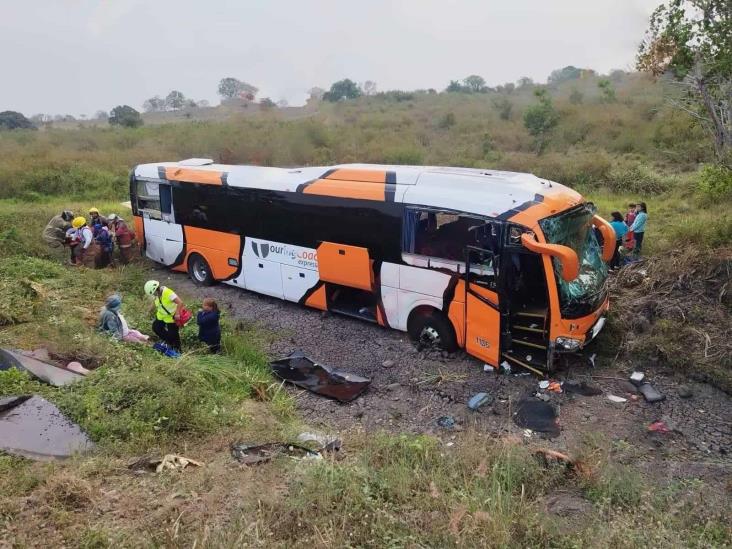 Al menos 10 turistas de la CDMX heridos en accidente en carretera Poza Rica-Cardel