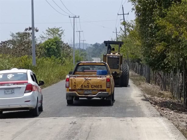 Paso de unidades pesadas deja  tramo carretero de Nanchital-Las Chopas en mal estado