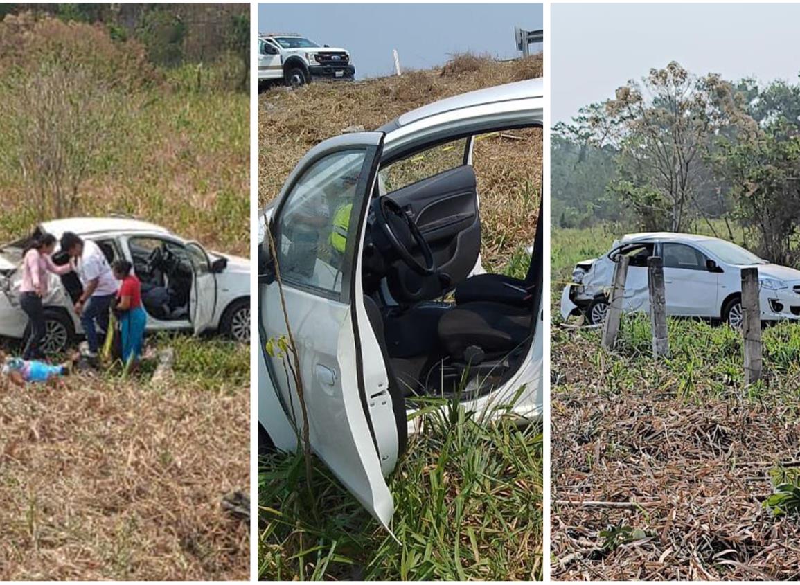 Familia sayuleña sufre volcadura en autopista de Acayucan; muere septuagenaria 
