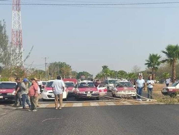 Taxistas de Cosoleacaque podrían extender bloqueos en estas carreteras del sur | VIDEO