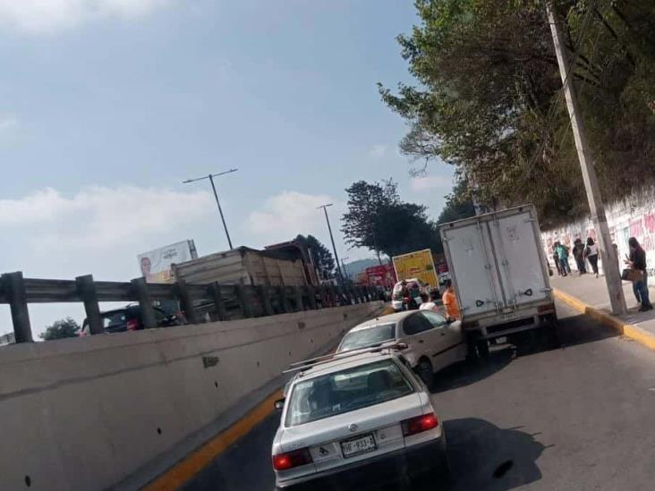 En Xalapa, tremendo caos vial ocasiona choque en Lázaro Cárdenas
