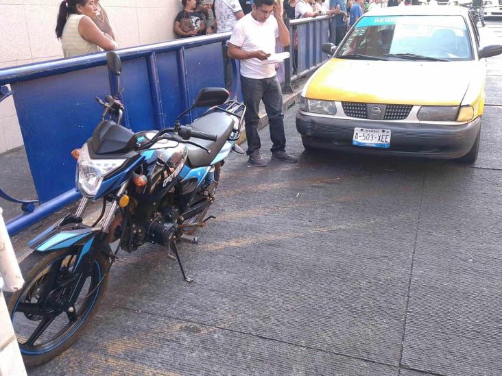 Motociclista termina lesionada tras choque con taxi en Córdoba