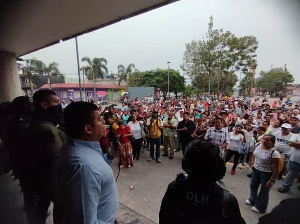 Enfrentamiento en Ixtaczoquitlán: Alcalde por fin se reúne con manifestantes