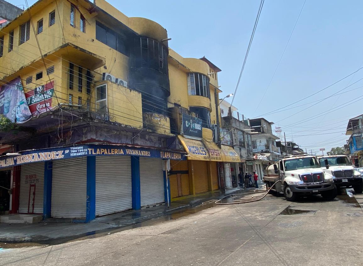Arde en llamas el bar Las Cotorras en Minatitlán, esto sabemos | VIDEO