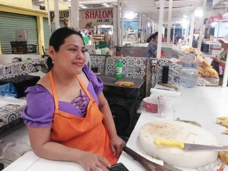 Altas temperaturas impactan bolsillo de locatarios en Mercado Morelos | VIDEO
