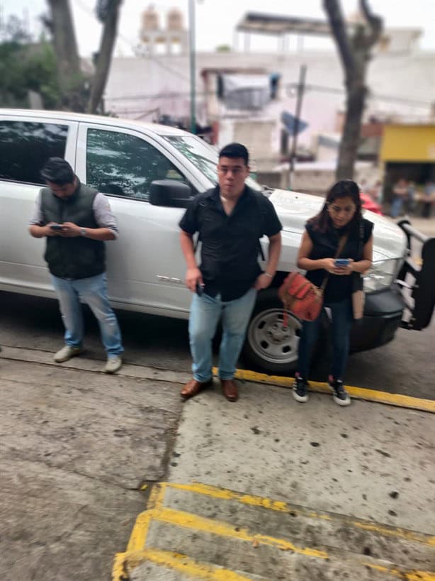 Delegado de FGE intimida a trabajadores de Salud-Veracruz que mantienen tomadas oficinas