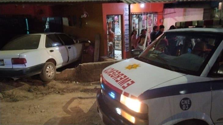 ¡Por pasarse de copas! automovilista choca contra una casa en El Castillo