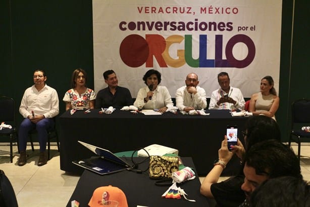 Realizan en Xalapa Diálogos por Orgullo; van por agenda LGBT, respaldada por Claudia Sheinbaum