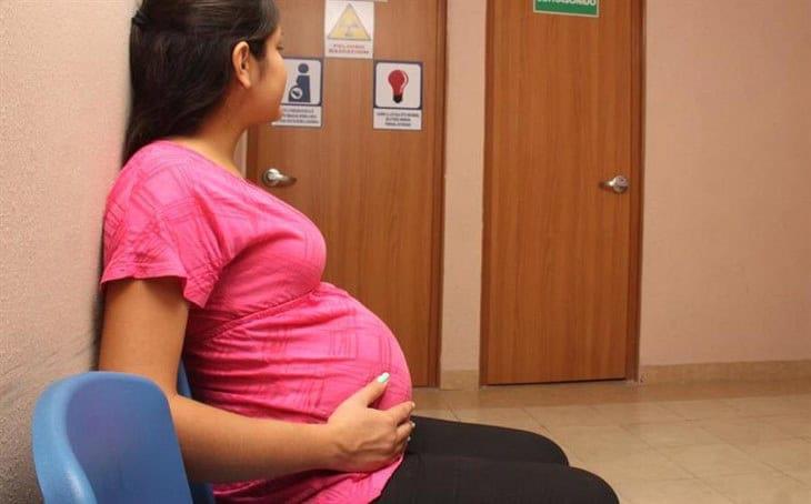 Mujeres buscan embarazarse menos: INEGI